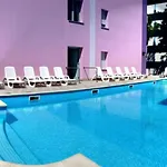 Poolside Retreat-beahost
