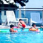 Poolside Retreat-beahost Appartamento *