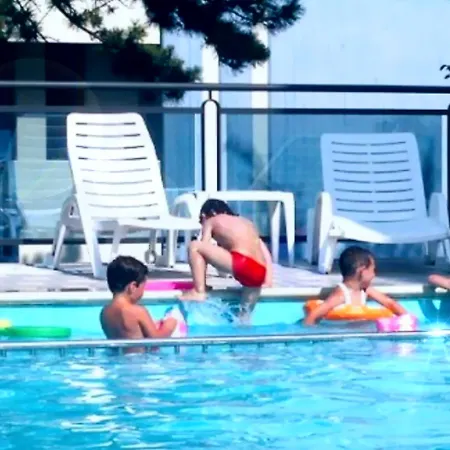 Poolside Retreat-beahost Appartement *