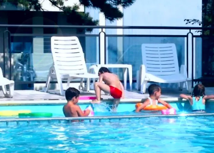 Poolside Retreat-beahost Appartement *