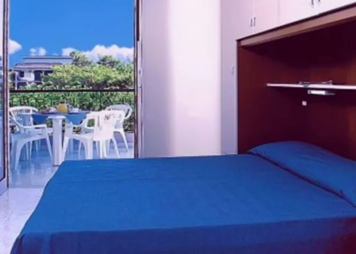 شقة Poolside Retreat-beahost