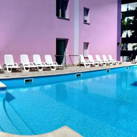 Poolside Retreat - Beahost