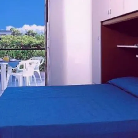 Apartment Poolside Retreat - Beahost