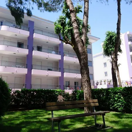 Poolside Retreat-beahost Apartamento