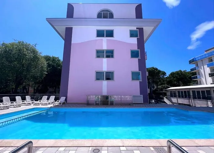 Poolside Retreat-beahost דירה ביביונה